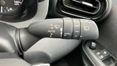 Toyota Yaris 1.5 Hybrid Icon 5dr CVT Hybrid Hatchback